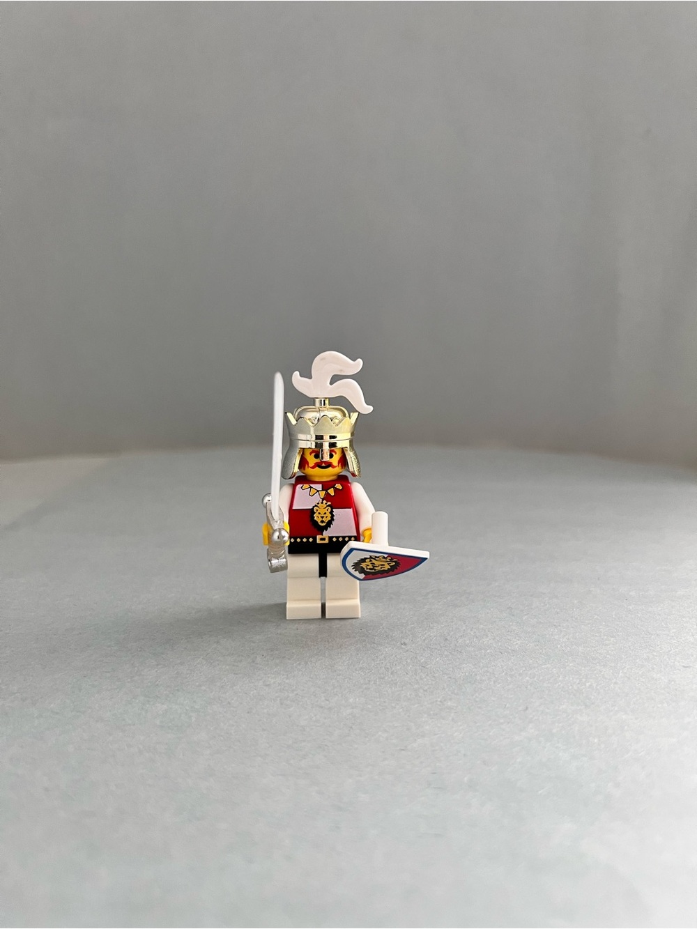 LEGO Castle Royal Knight King Minifigure